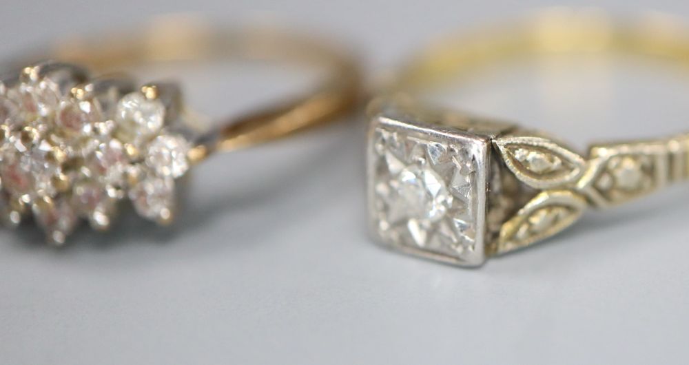 An 18ct & plat illusion-set diamond ring and four assorted 9ct gold rings